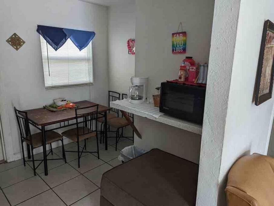 Private One-Bedroom 13-Directly Across From Beach 세인트피트비치 외부 사진